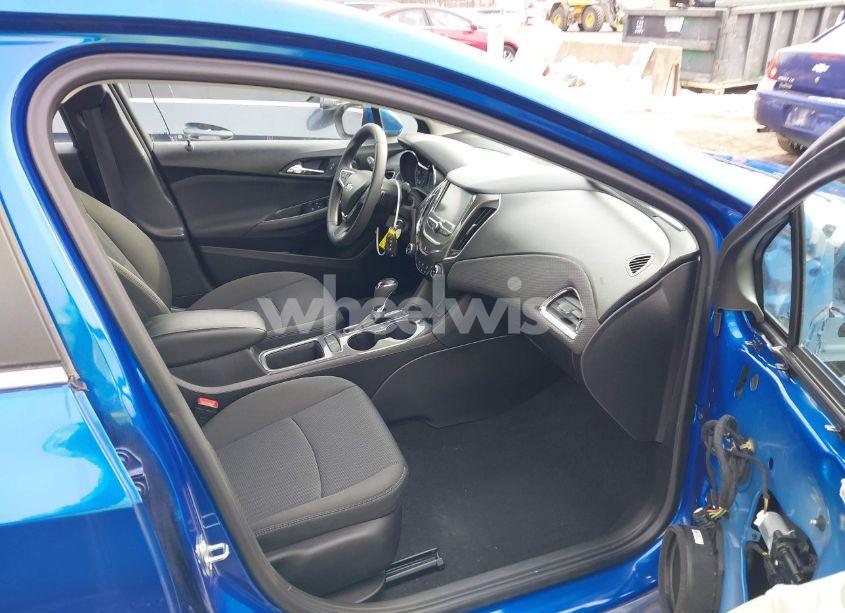 Photo 5 of 2017 Chevrolet Cruze LT AUTO (VIN 1G1BE5SM1H7262354)