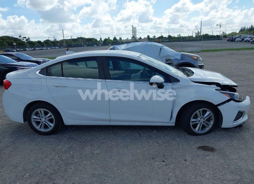 Photo 13 of 2017 Chevrolet Cruze LT AUTO (VIN 1G1BE5SM1H7271829)