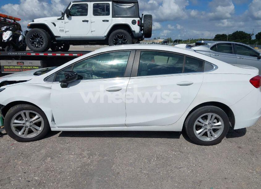 Photo 14 of 2017 Chevrolet Cruze LT AUTO (VIN 1G1BE5SM1H7271829)