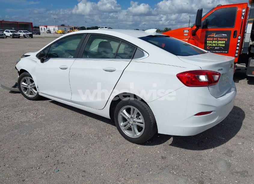 Photo 3 of 2017 Chevrolet Cruze LT AUTO (VIN 1G1BE5SM1H7271829)