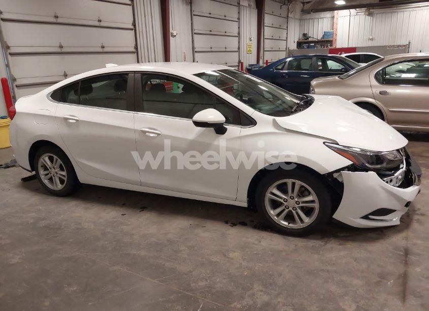 Photo 13 of 2017 Chevrolet Cruze LT AUTO (VIN 1G1BE5SM1H7281678)