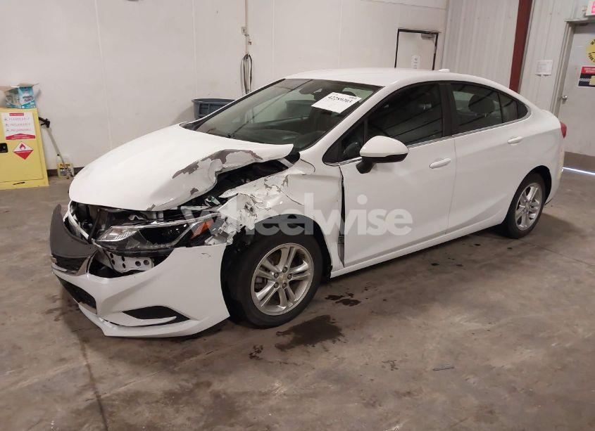 Photo 2 of 2017 Chevrolet Cruze LT AUTO (VIN 1G1BE5SM1H7281678)