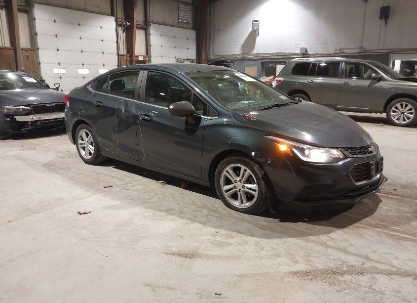 2018 Chevrolet Cruze LT AUTO (VIN 1G1BE5SM1J7118017) main photo