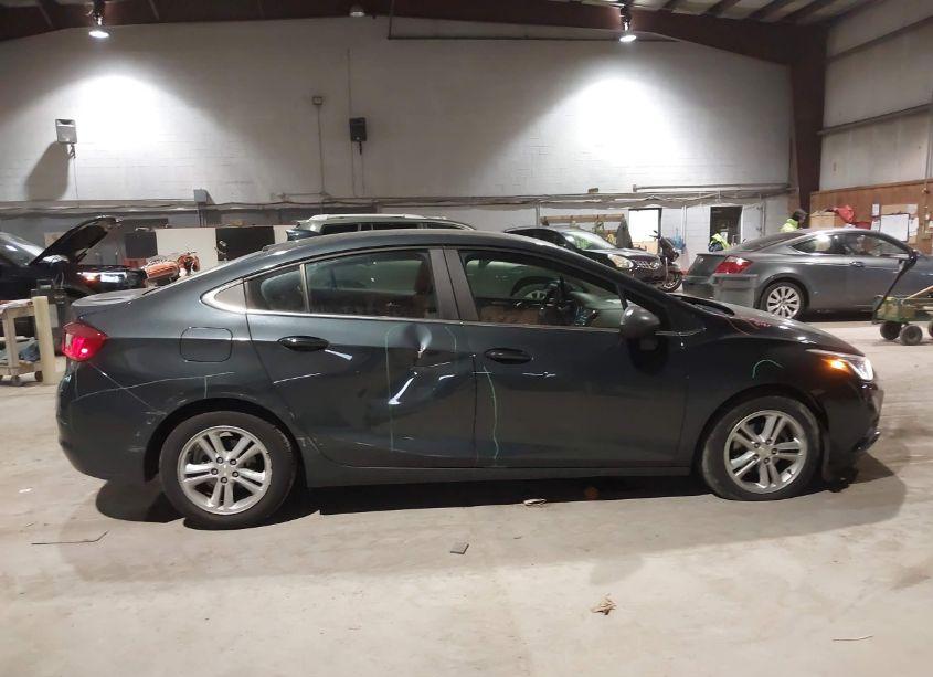 Photo 14 of 2018 Chevrolet Cruze LT AUTO (VIN 1G1BE5SM1J7118017)