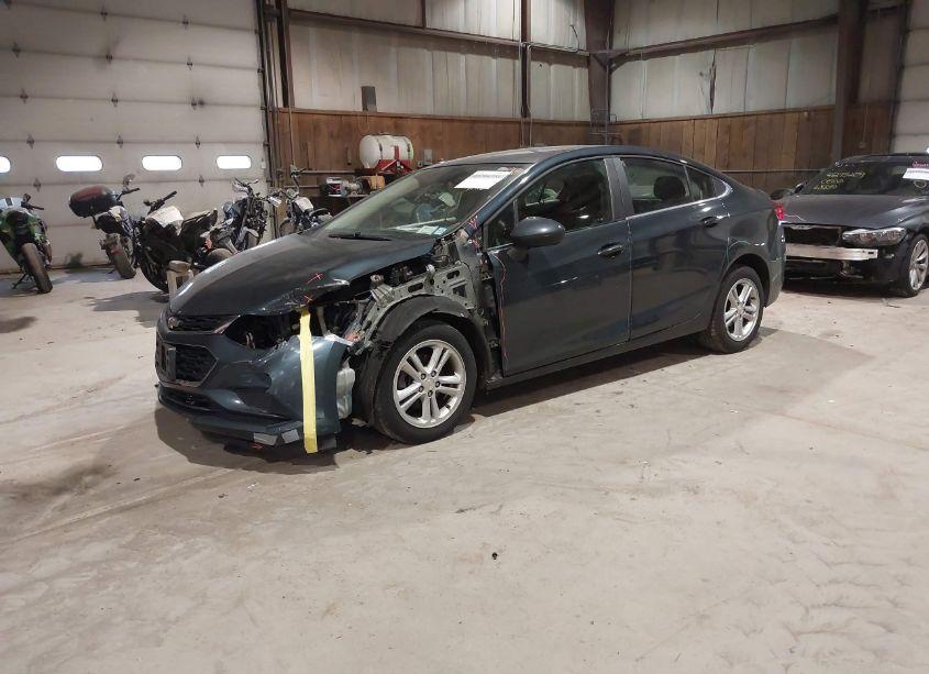 Photo 2 of 2018 Chevrolet Cruze LT AUTO (VIN 1G1BE5SM1J7118017)