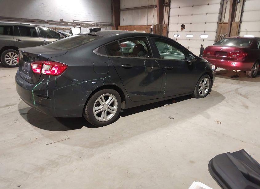 Photo 4 of 2018 Chevrolet Cruze LT AUTO (VIN 1G1BE5SM1J7118017)