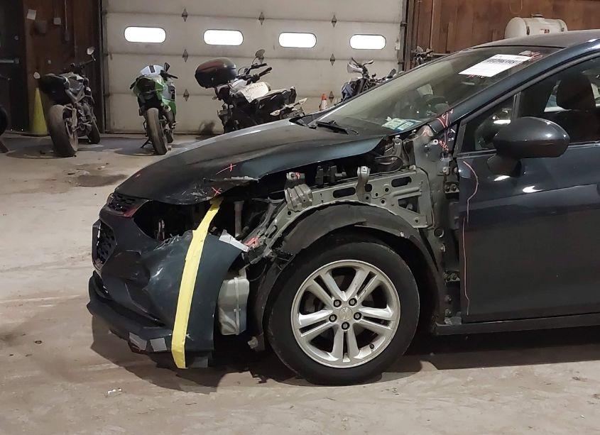 Photo 6 of 2018 Chevrolet Cruze LT AUTO (VIN 1G1BE5SM1J7118017)