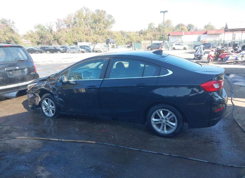 Photo 14 of 2018 Chevrolet Cruze LT AUTO (VIN 1G1BE5SM1J7122665)