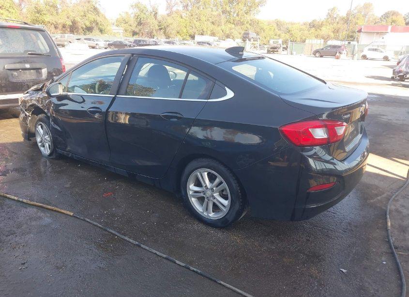 Photo 3 of 2018 Chevrolet Cruze LT AUTO (VIN 1G1BE5SM1J7122665)