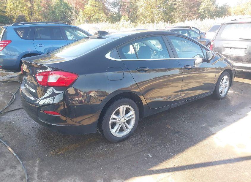 Photo 4 of 2018 Chevrolet Cruze LT AUTO (VIN 1G1BE5SM1J7122665)