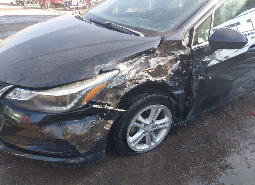 Photo 6 of 2018 Chevrolet Cruze LT AUTO (VIN 1G1BE5SM1J7122665)