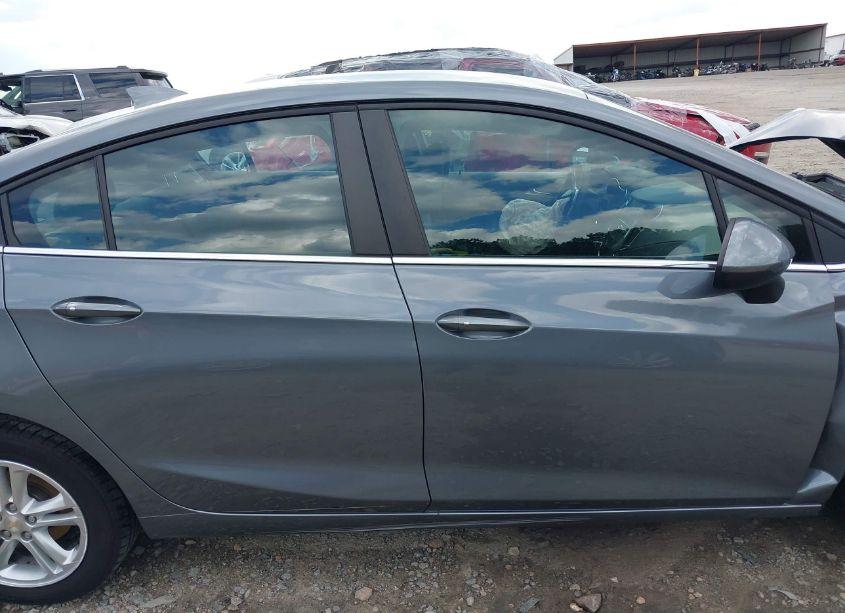 Photo 13 of 2018 Chevrolet Cruze LT AUTO (VIN 1G1BE5SM1J7140180)