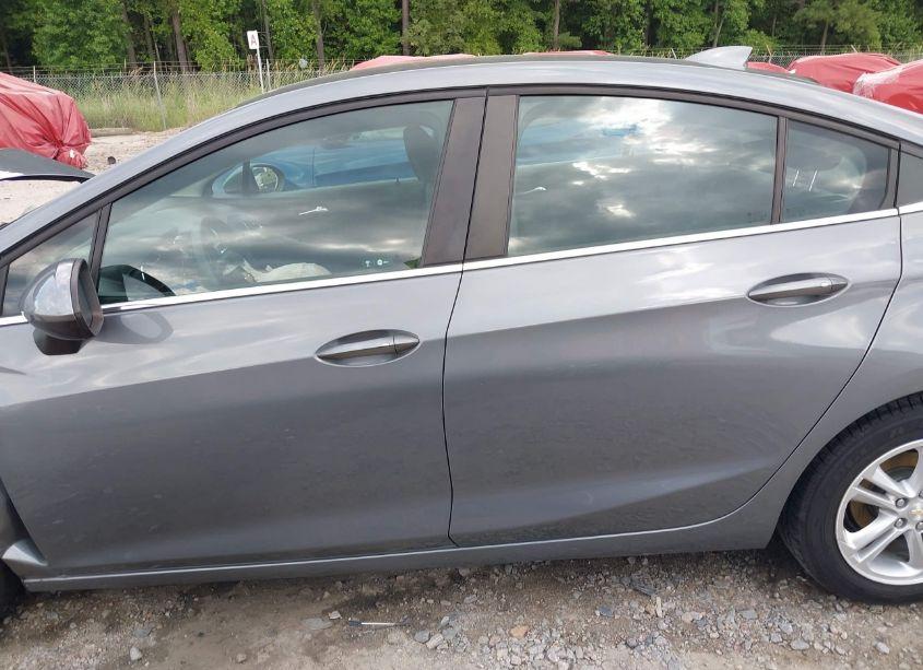 Photo 14 of 2018 Chevrolet Cruze LT AUTO (VIN 1G1BE5SM1J7140180)
