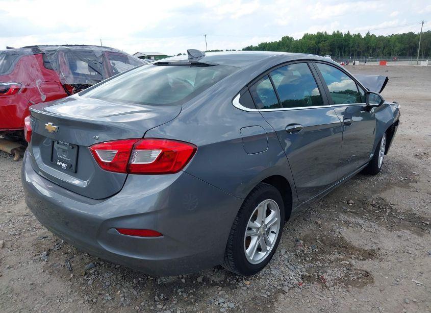 Photo 4 of 2018 Chevrolet Cruze LT AUTO (VIN 1G1BE5SM1J7140180)