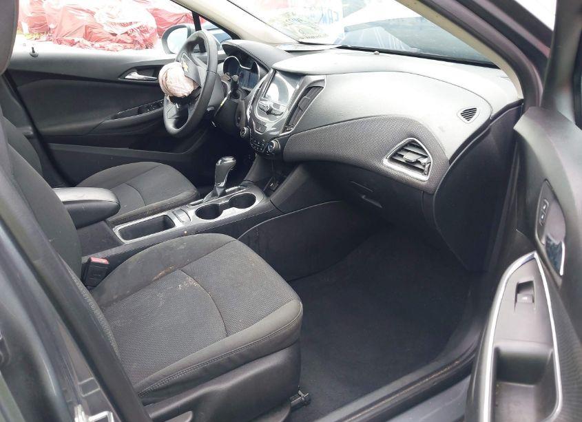 Photo 5 of 2018 Chevrolet Cruze LT AUTO (VIN 1G1BE5SM1J7140180)