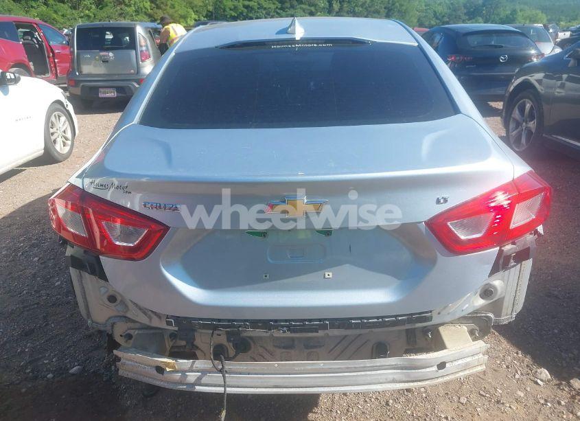 Photo 16 of 2018 Chevrolet Cruze LT AUTO (VIN 1G1BE5SM1J7148814)