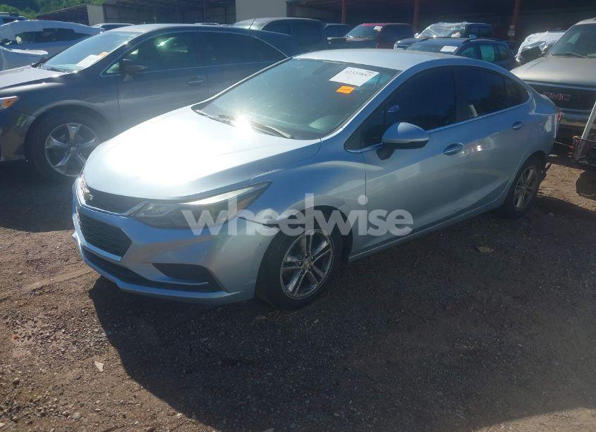 Photo 2 of 2018 Chevrolet Cruze LT AUTO (VIN 1G1BE5SM1J7148814)