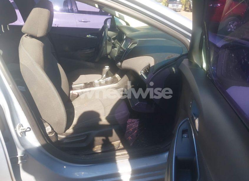 Photo 5 of 2018 Chevrolet Cruze LT AUTO (VIN 1G1BE5SM1J7148814)