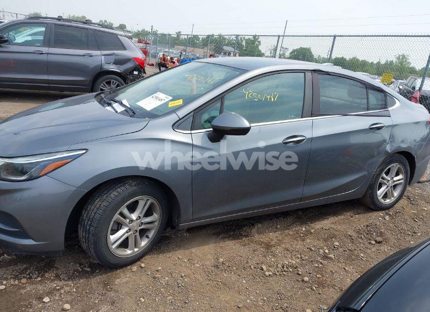 Photo 14 of 2018 Chevrolet Cruze LT AUTO (VIN 1G1BE5SM1J7154130)
