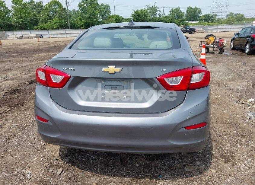 Photo 16 of 2018 Chevrolet Cruze LT AUTO (VIN 1G1BE5SM1J7154130)
