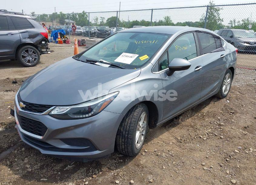 Photo 2 of 2018 Chevrolet Cruze LT AUTO (VIN 1G1BE5SM1J7154130)