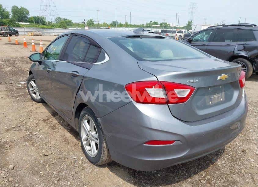 Photo 3 of 2018 Chevrolet Cruze LT AUTO (VIN 1G1BE5SM1J7154130)