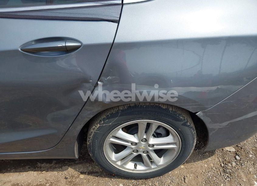 Photo 6 of 2018 Chevrolet Cruze LT AUTO (VIN 1G1BE5SM1J7154130)