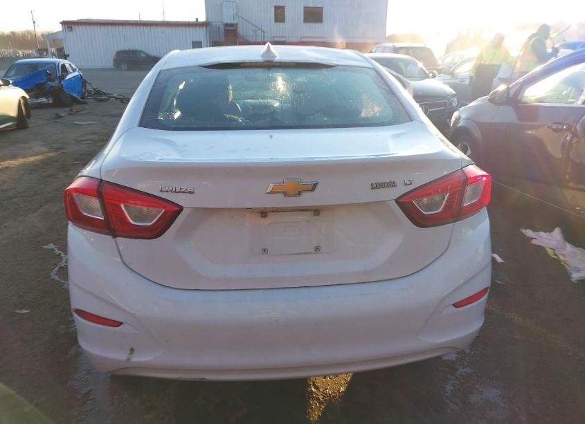 Photo 15 of 2018 Chevrolet Cruze LT AUTO (VIN 1G1BE5SM1J7169307)