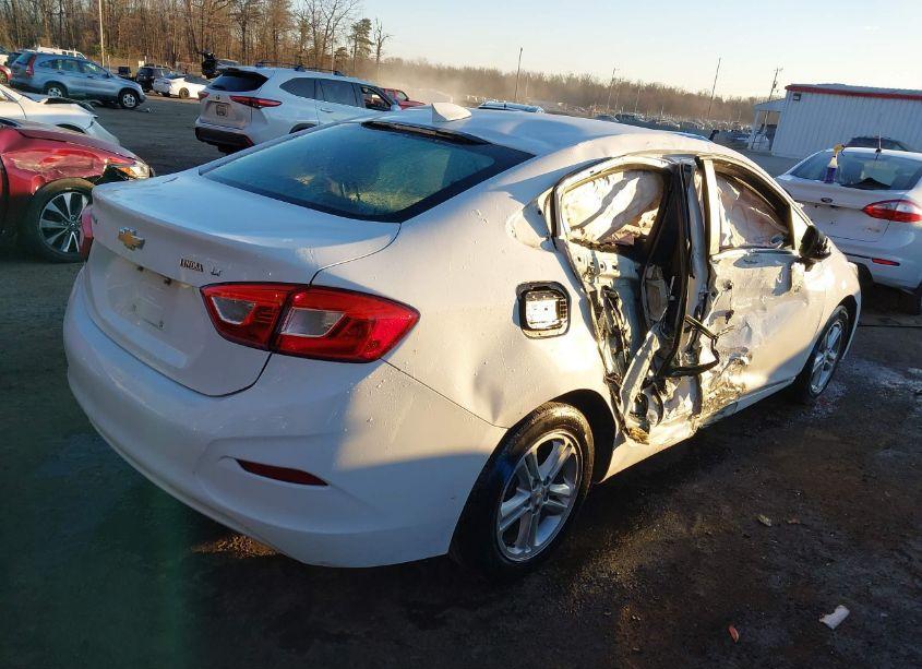 Photo 4 of 2018 Chevrolet Cruze LT AUTO (VIN 1G1BE5SM1J7169307)