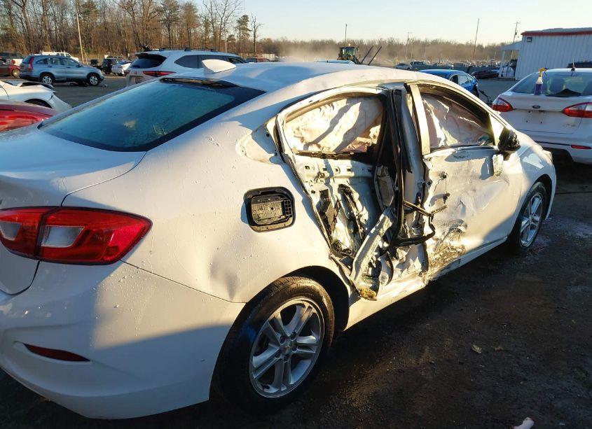 Photo 6 of 2018 Chevrolet Cruze LT AUTO (VIN 1G1BE5SM1J7169307)