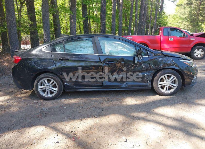 Photo 13 of 2018 Chevrolet Cruze LT AUTO (VIN 1G1BE5SM1J7179481)