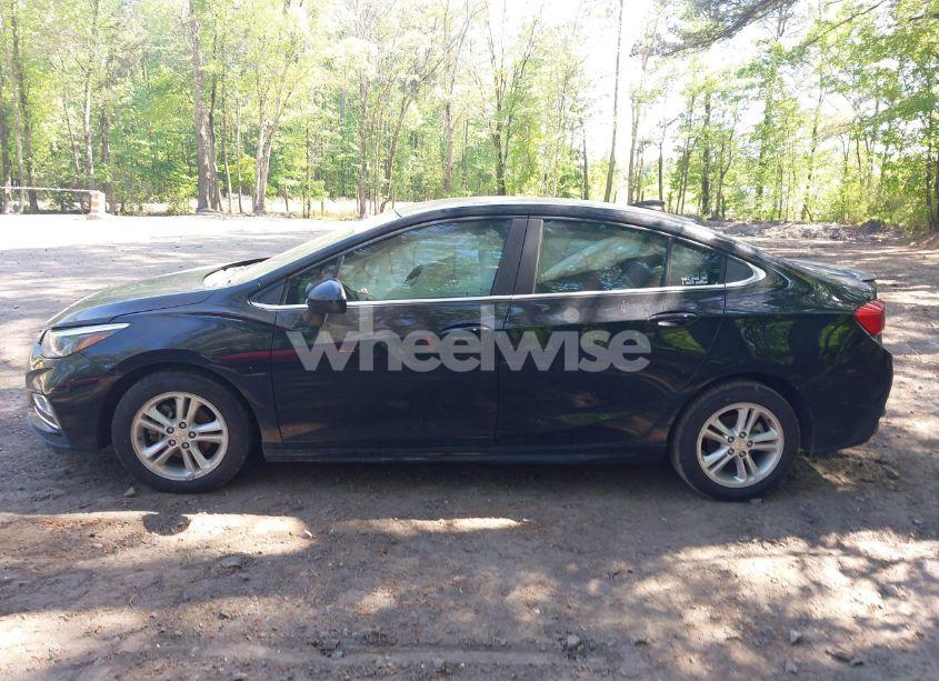 Photo 14 of 2018 Chevrolet Cruze LT AUTO (VIN 1G1BE5SM1J7179481)