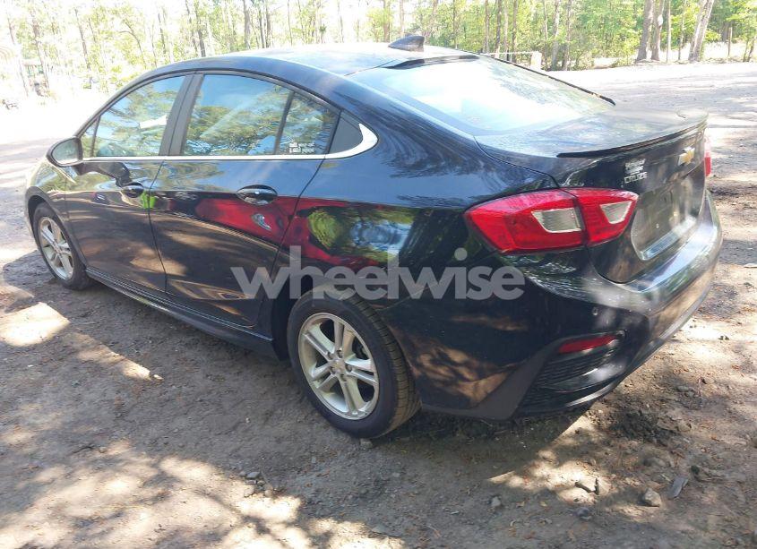 Photo 3 of 2018 Chevrolet Cruze LT AUTO (VIN 1G1BE5SM1J7179481)