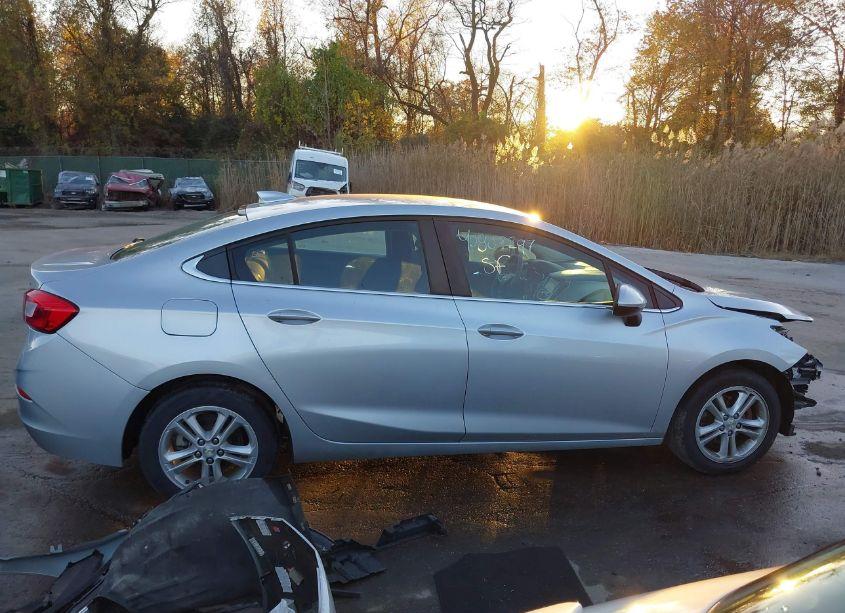 Photo 14 of 2018 Chevrolet Cruze LT AUTO (VIN 1G1BE5SM1J7198189)