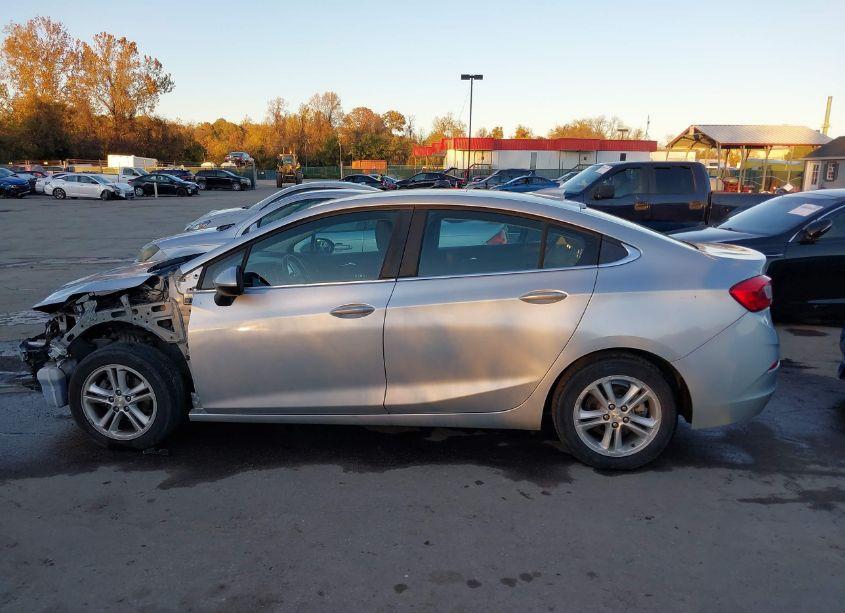 Photo 15 of 2018 Chevrolet Cruze LT AUTO (VIN 1G1BE5SM1J7198189)