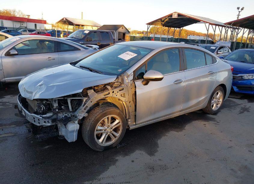 Photo 2 of 2018 Chevrolet Cruze LT AUTO (VIN 1G1BE5SM1J7198189)