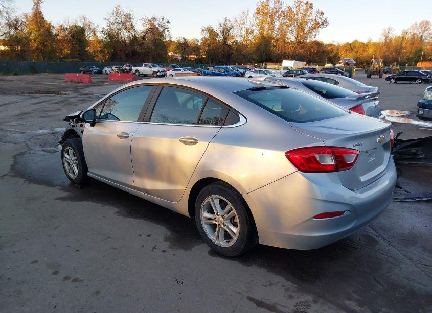 Photo 3 of 2018 Chevrolet Cruze LT AUTO (VIN 1G1BE5SM1J7198189)