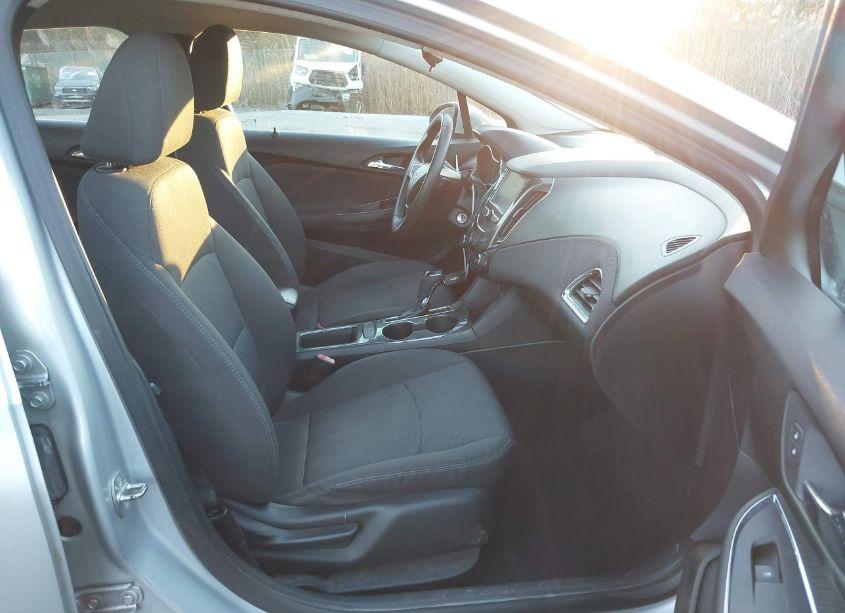 Photo 5 of 2018 Chevrolet Cruze LT AUTO (VIN 1G1BE5SM1J7198189)