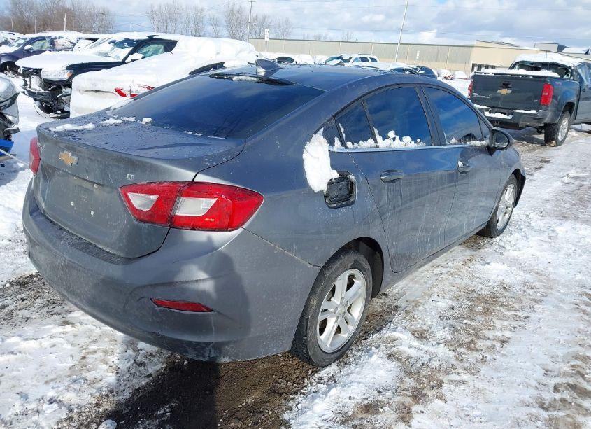 Photo 4 of 2018 Chevrolet Cruze LT AUTO (VIN 1G1BE5SM1J7215119)