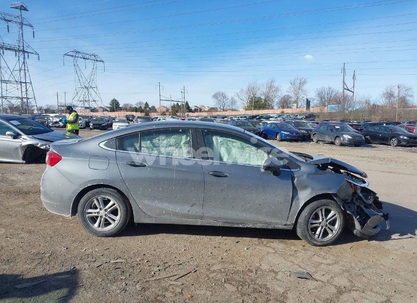 Photo 13 of 2018 Chevrolet Cruze LT AUTO (VIN 1G1BE5SM1J7227724)