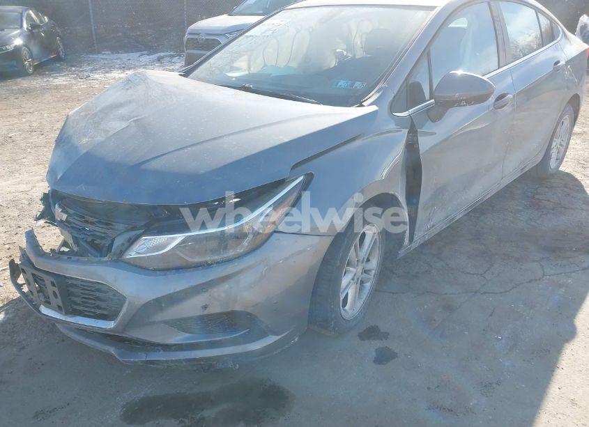 Photo 18 of 2018 Chevrolet Cruze LT AUTO (VIN 1G1BE5SM1J7227724)
