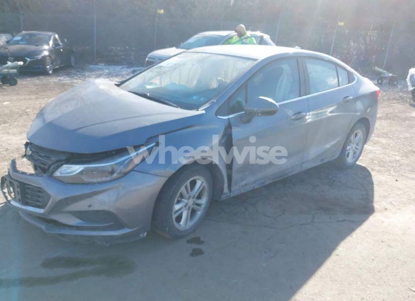 Photo 2 of 2018 Chevrolet Cruze LT AUTO (VIN 1G1BE5SM1J7227724)