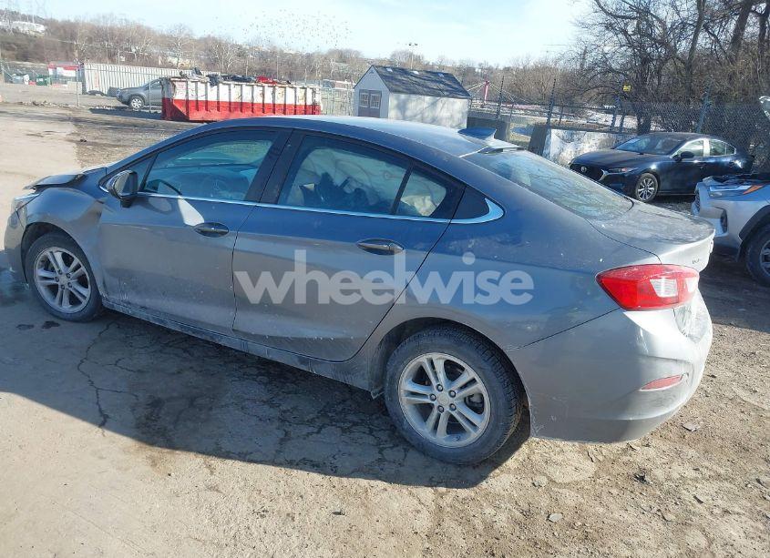Photo 3 of 2018 Chevrolet Cruze LT AUTO (VIN 1G1BE5SM1J7227724)