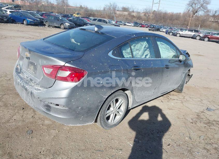 Photo 4 of 2018 Chevrolet Cruze LT AUTO (VIN 1G1BE5SM1J7227724)