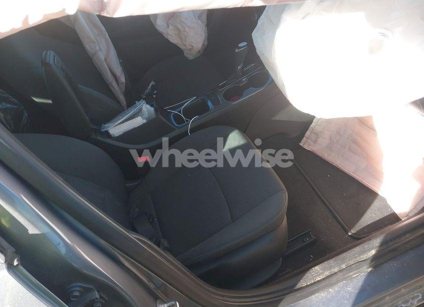 Photo 5 of 2018 Chevrolet Cruze LT AUTO (VIN 1G1BE5SM1J7227724)