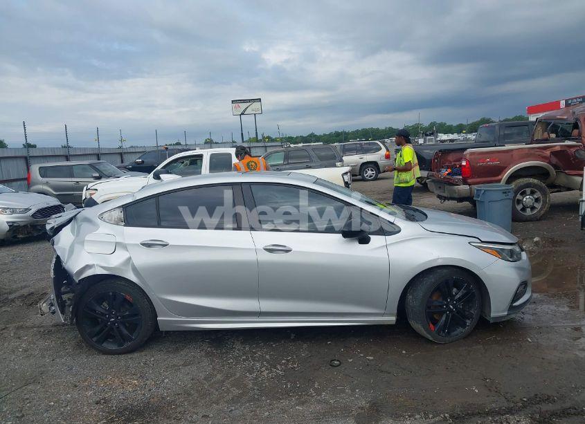 Photo 13 of 2018 Chevrolet Cruze LT AUTO (VIN 1G1BE5SM1J7228257)