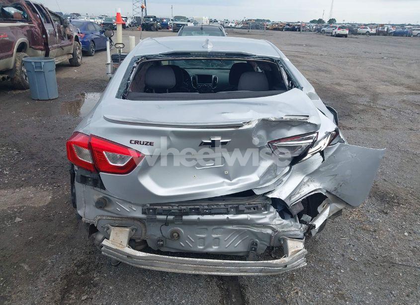 Photo 16 of 2018 Chevrolet Cruze LT AUTO (VIN 1G1BE5SM1J7228257)