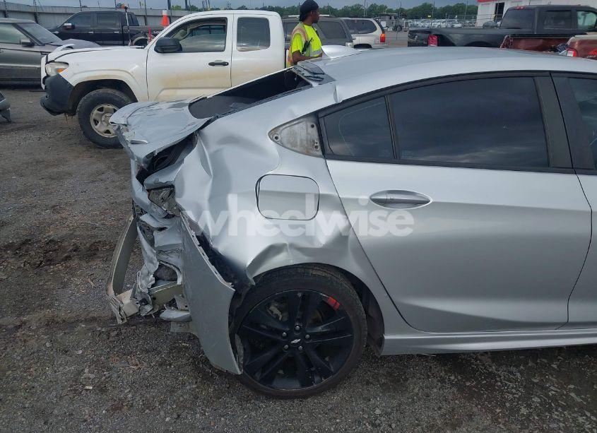 Photo 17 of 2018 Chevrolet Cruze LT AUTO (VIN 1G1BE5SM1J7228257)