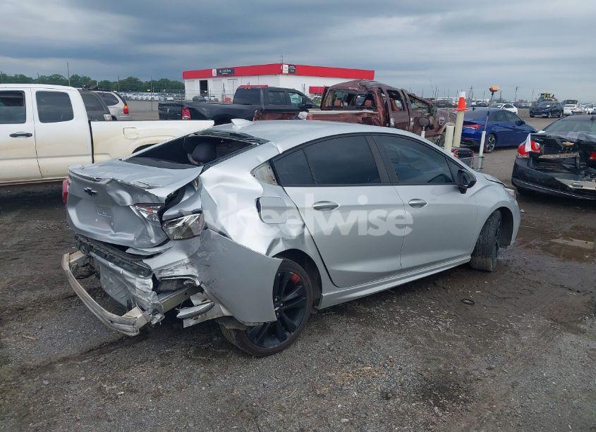 Photo 4 of 2018 Chevrolet Cruze LT AUTO (VIN 1G1BE5SM1J7228257)