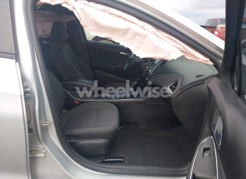 Photo 5 of 2018 Chevrolet Cruze LT AUTO (VIN 1G1BE5SM1J7228257)